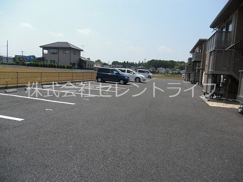 プレミールⅡの駐車場