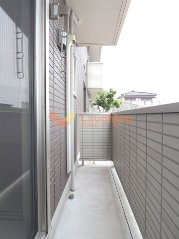 オッツ梅満のバルコニー|外からの目が気にならないバルコニーで洗濯物が干せます