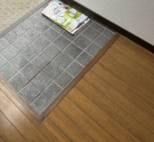 ふじハイツの玄関