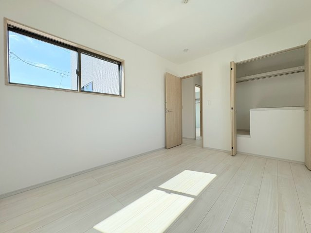 新築戸建　岐阜市東鶉5丁目　全5区画分譲の洋室|全居室収納完備！２４時間換気システムで花粉や粉塵を98パーセント以上カットした空気を取込みます