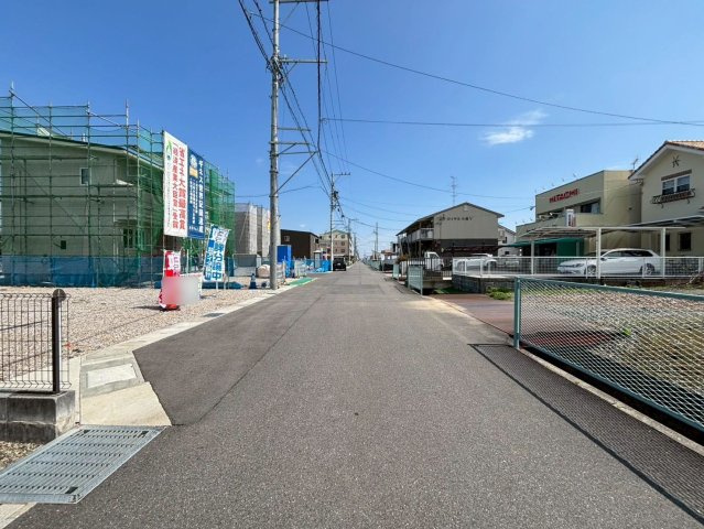 新築戸建　岐阜市東鶉5丁目　全5区画分譲の前面道路含む現地写真|「現地（2026年3月23日）撮影」　
■前面道路　
■ヤマダ不動産　株式会社リライフ