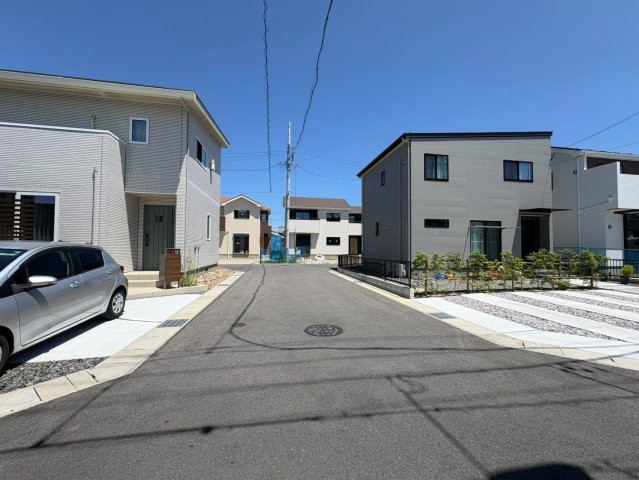 新築戸建　岐阜市東鶉5丁目　全5区画分譲の前面道路含む現地写真|「現地（2026年8月6日）撮影」　
■前面道路　
■ヤマダ不動産　株式会社リライフ
