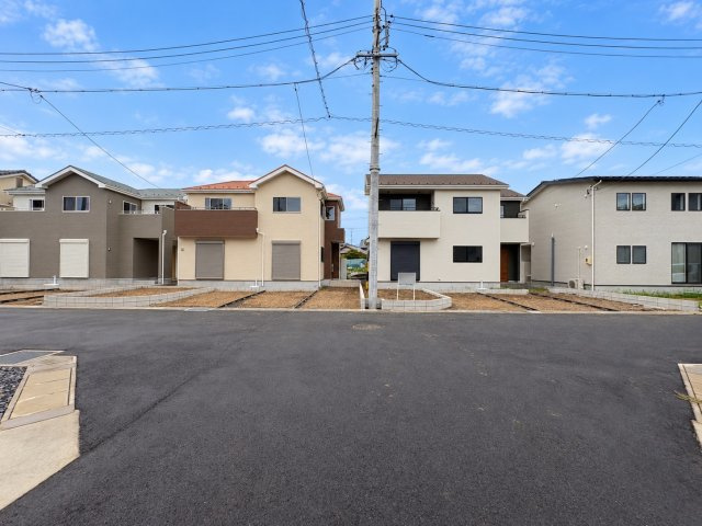 新築戸建　岐阜市東鶉5丁目　全５区画分譲の前面道路含む現地写真|「現地（2026年9月14日）撮影」　　　　
■前面道路　
■ヤマダ不動産　株式会社リライフ