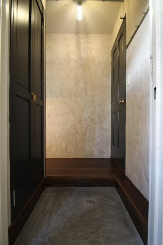 杉の木マンションの玄関