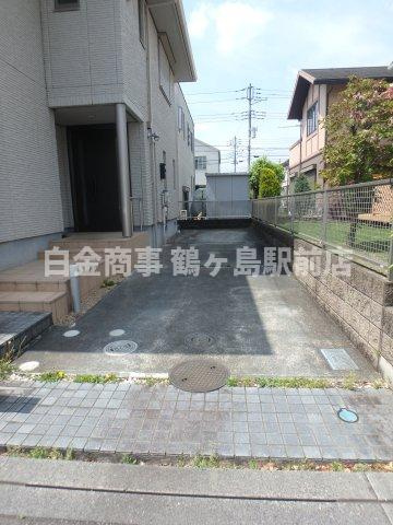 坂戸市にっさい中古戸建の駐車場