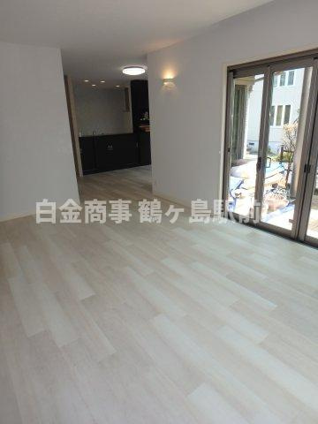坂戸市にっさい中古戸建の居間・リビング