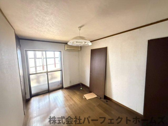長尾元町3丁目戸建の洋室|個人の部屋や寝室として使える洋室です