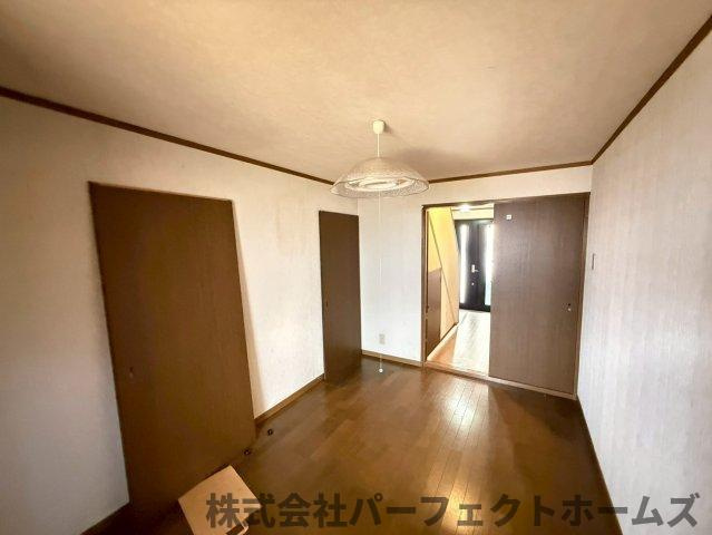 長尾元町3丁目戸建の洋室|広々とした洋室です