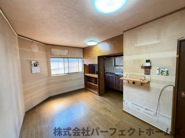 長尾元町3丁目戸建の居間・リビング