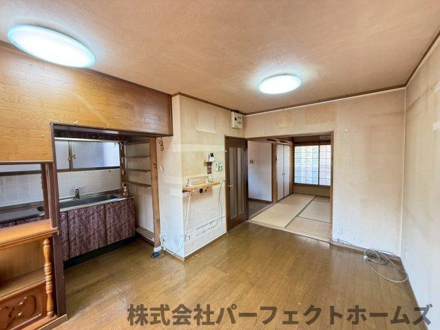 長尾元町3丁目戸建の居間・リビング