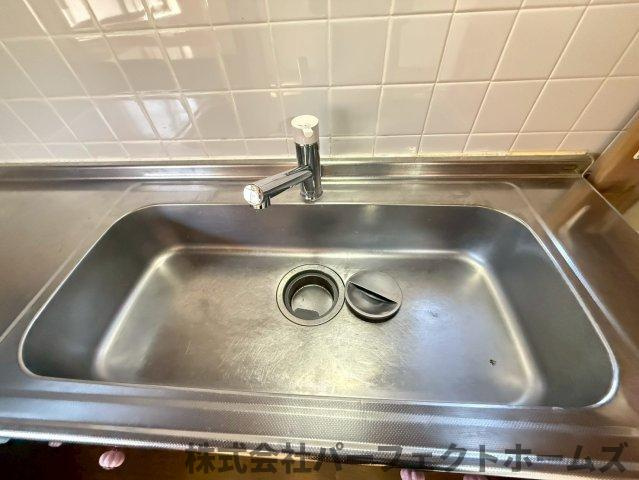 長尾元町3丁目戸建のキッチン|コンパクトなキッチンで掃除もラクラク
