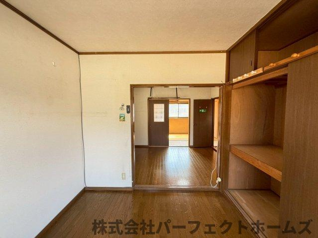 長尾元町3丁目戸建の洋室|使い勝手のいい洋室です