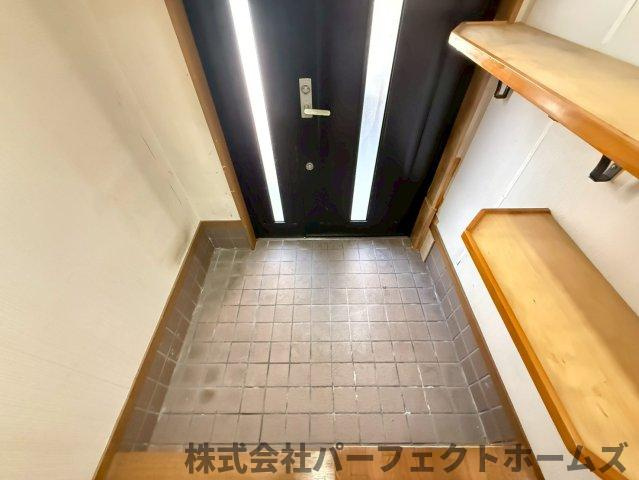 長尾元町3丁目戸建の玄関|落ち着いた玄関です