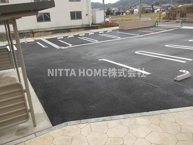 バロンドールⅡの駐車場