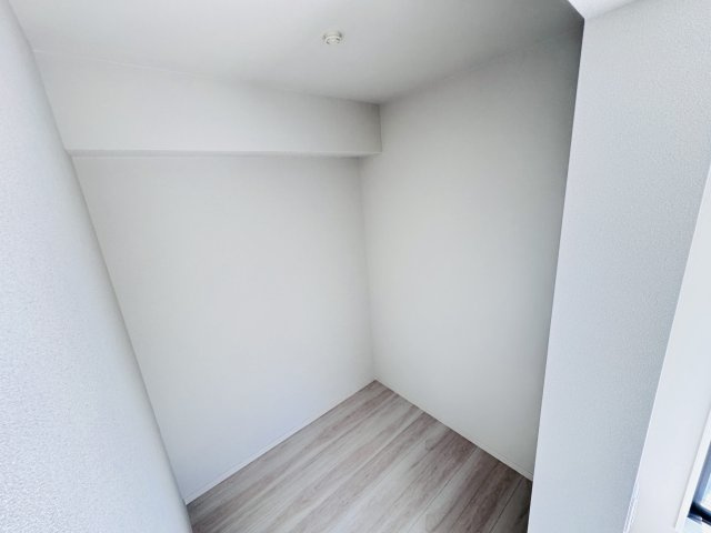柏市花野井新築戸建【田中小学校:5分】の収納|6帖寝室・ウォークインクローゼット