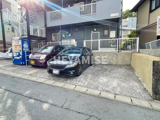 サンシュエットの駐車場