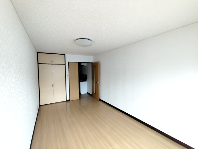 グリーンヒルズの洋室