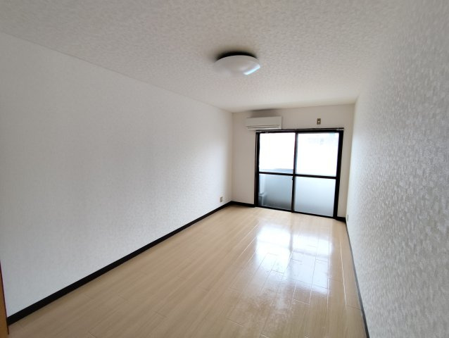 グリーンヒルズの洋室