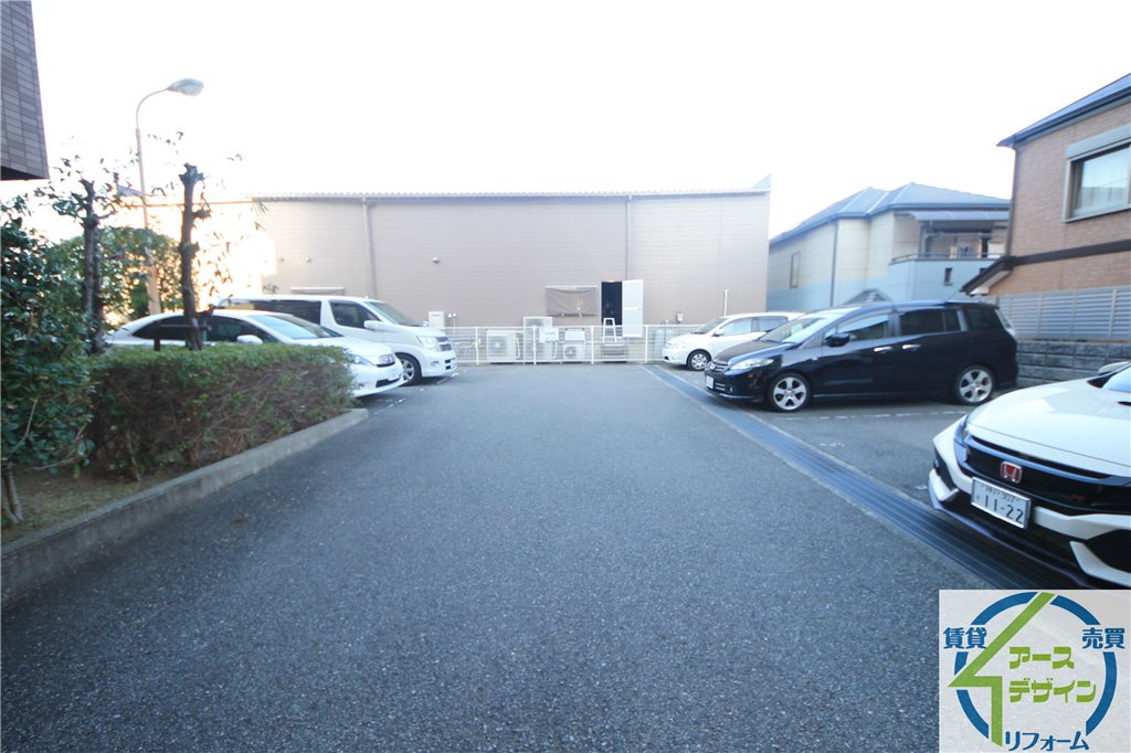 シャン・クラージュの駐車場