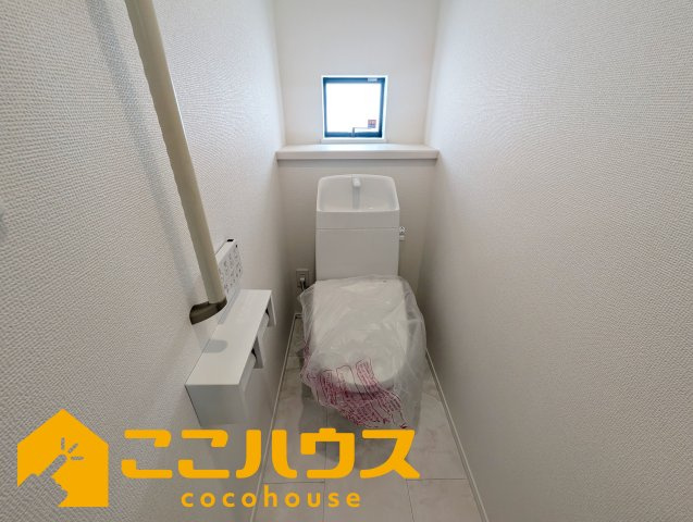 糸満市兼城　新築戸建て　全2棟　A号棟のトイレ|高機能トイレ