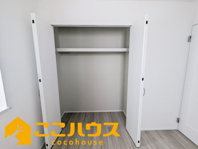 糸満市兼城　新築戸建て　全2棟　A号棟の収納|衣類を整理しやすい収納空間◎