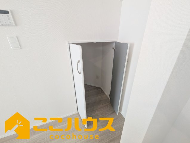 糸満市兼城　新築戸建て　全2棟　A号棟の収納|多用途に使える階段下収納