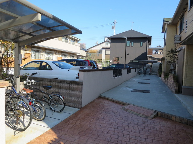 イーストエンジェル青山　Ｂ棟のエントランス|自転車置けます♪