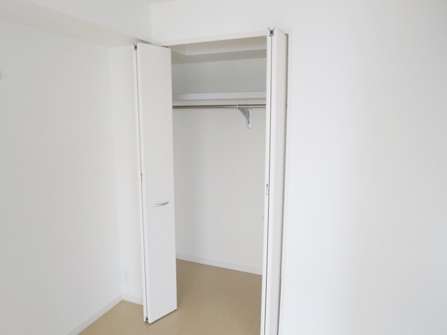 イーストエンジェル青山　Ｂ棟の収納|各居室に収納があり、お部屋が片付いていいですね♪