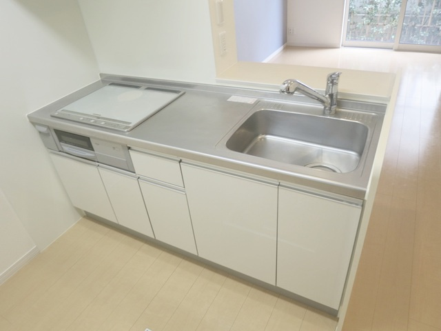 イーストエンジェル青山　Ｂ棟のキッチン|お部屋にマッチした使いやすいキッチンでお料理にも力が入ります♪