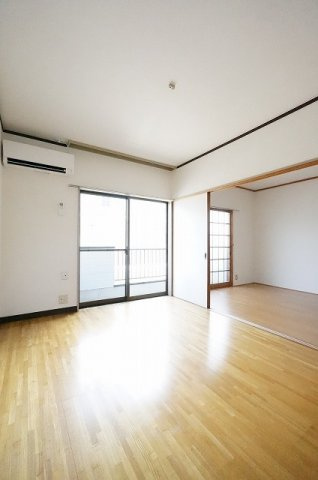 コーポサンライズの居間・リビング