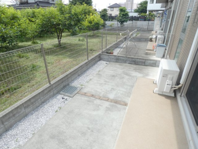 【庭】 | ルミエール | 南東向きでちょっとした家庭菜園も楽しめますね。