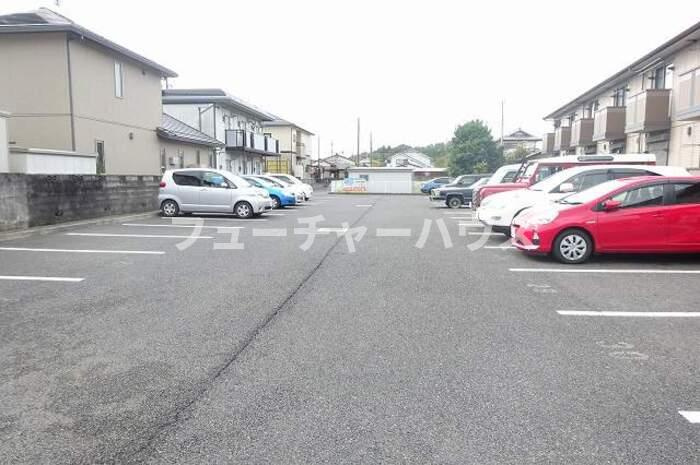 リヴィエールの駐車場