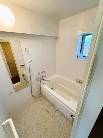 みさと団地8街区3号棟の浴室|コンパクトで使いやすいお風呂です
