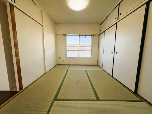 みさと団地8街区3号棟の和室|スタンダードな洋室です