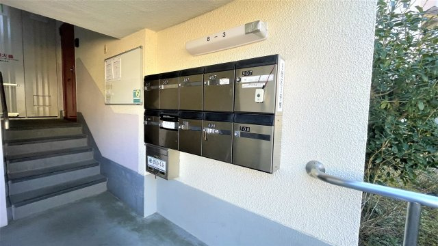 みさと団地8街区3号棟のエントランス|エントランスです