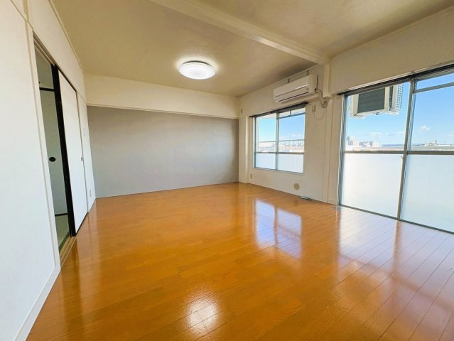 みさと団地8街区3号棟の居間・リビング|ゆったり過ごせるリビングです