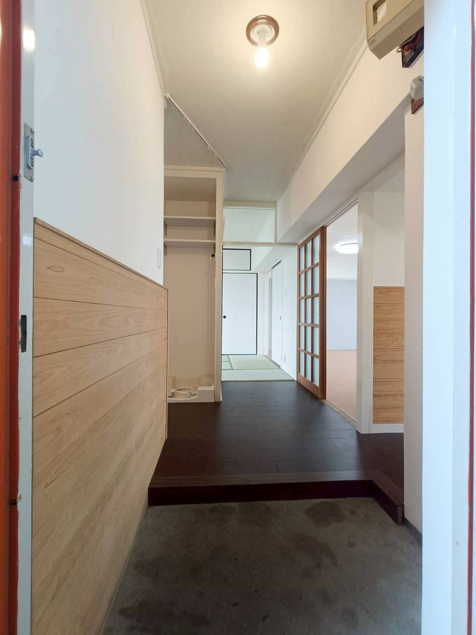 みさと団地8街区3号棟の玄関|落ち着いた玄関です