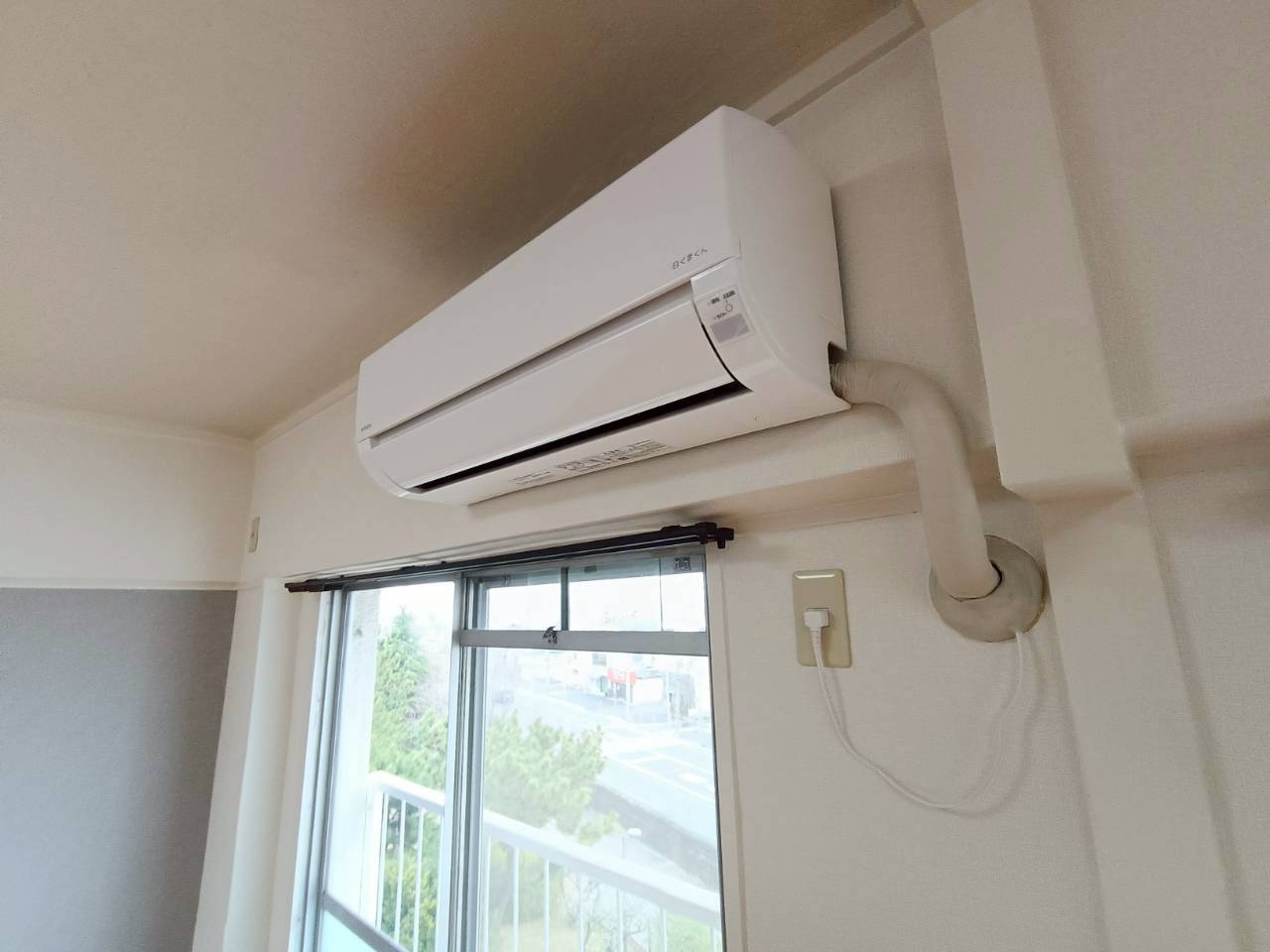 みさと団地8街区3号棟の設備|エアコン新規設置