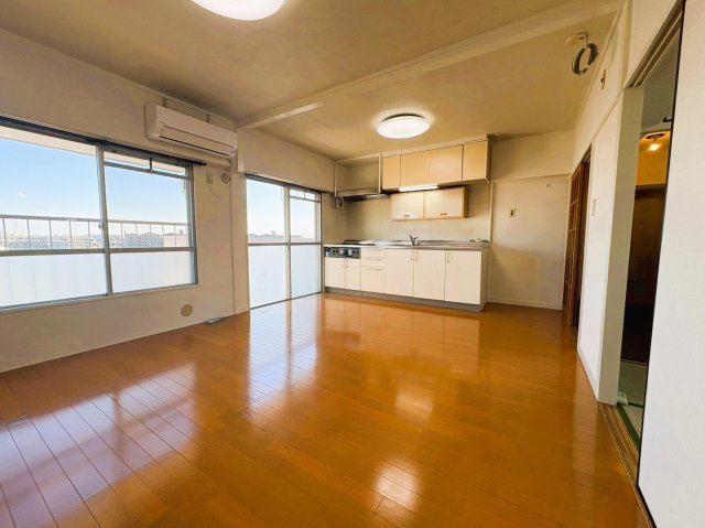 みさと団地8街区3号棟の居間・リビング|こちらの居間で趣味の時間をお楽しみください