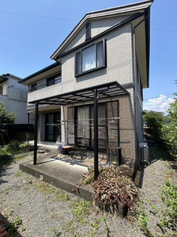 高知市大谷公園町　中古一戸建てのその他|洗濯や趣味にも使える、テラス付きの外空間♪