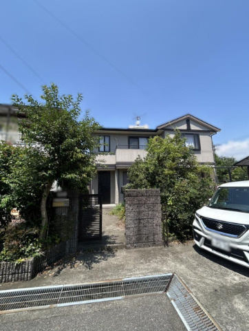 高知市大谷公園町　中古一戸建ての前面道路含む現地写真