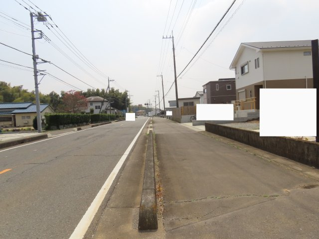 坂戸市小山売地の前面道路含む現地写真
