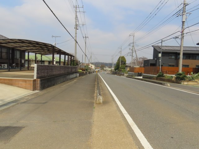 坂戸市小山売地の前面道路含む現地写真