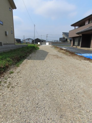 坂戸市小山売地の前面道路含む現地写真