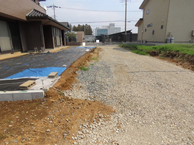 坂戸市小山売地の前面道路含む現地写真
