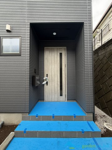 厚木市及川第6　新築戸建　全1棟1号棟の玄関