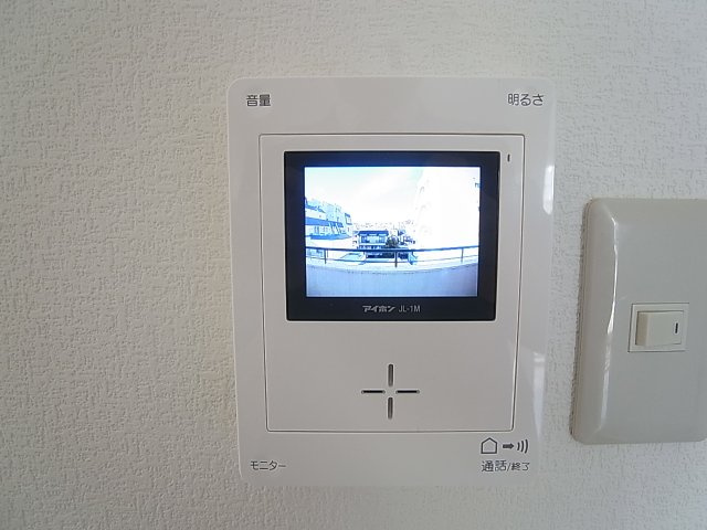 中道グリーンハイツのセキュリティ|ＴＶモニターフォンで室内から顔が見えて安心です