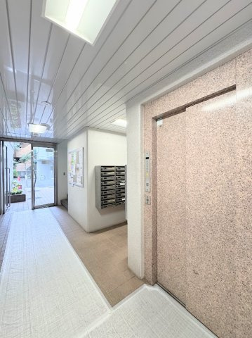 東戸塚マンションのロビー|◆子育て世代のスタッフもいますので、お客様目線での物件選び、ご提案が可能です。お問い合わせいただきました物件以外も多数ご紹介させていただきます。