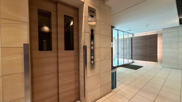 オープンレジデンシア目黒花房山のエントランス|共用部もきれいです(2026.03.22撮影)