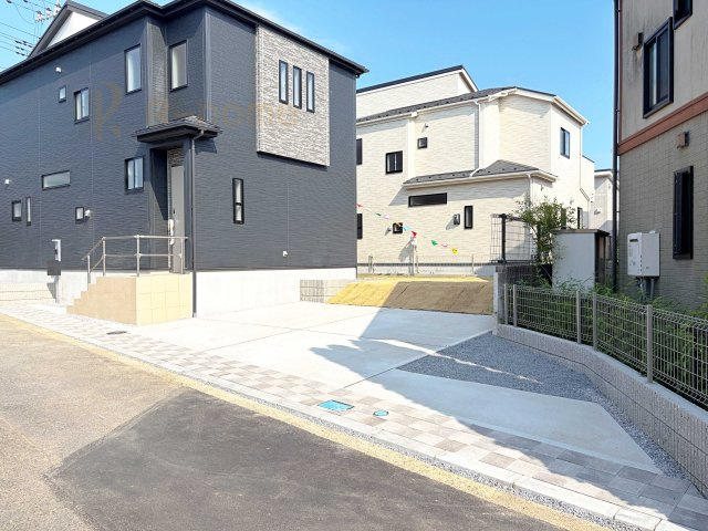 土浦市小岩田東2丁目6期　新築戸建て　1号棟の駐車場|カースペースは2台お停めいただけます♪